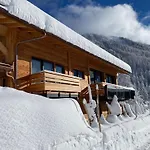 Aikoa Chalet *